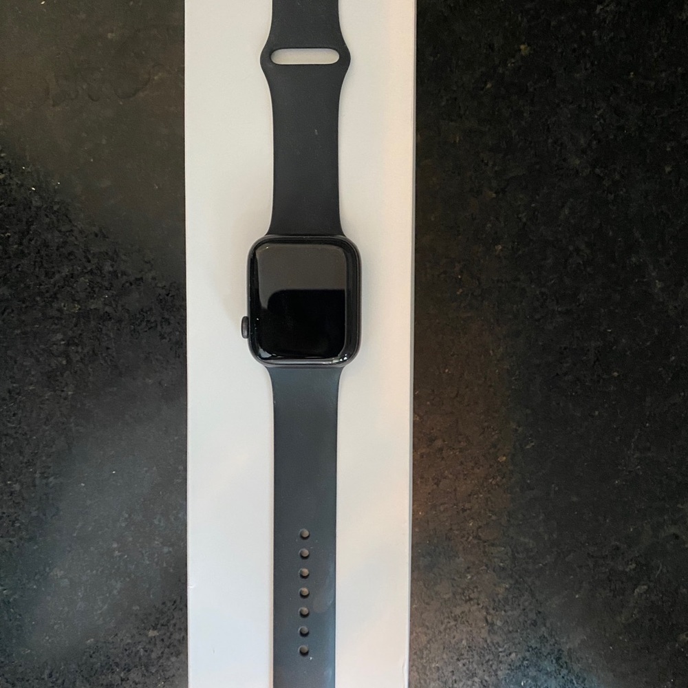Apple Watch Series 5 w/ GPS & cellular